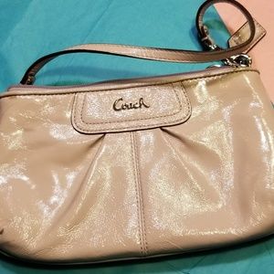 💜Coach Lilac Patent Leather Wristlet/Mini-Purse